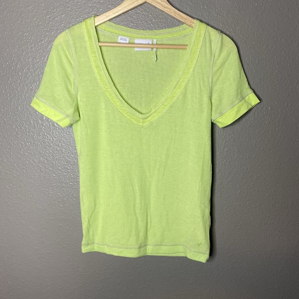 Out From Under T-Shirt Urban Outfitters V-neck Women's‎ Sz Large